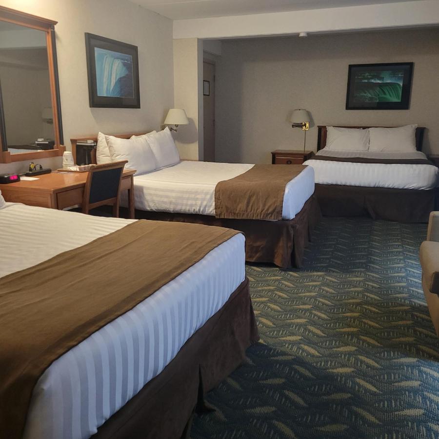 Travelodge By Wyndham Niagara Falls At The Falls Экстерьер фото