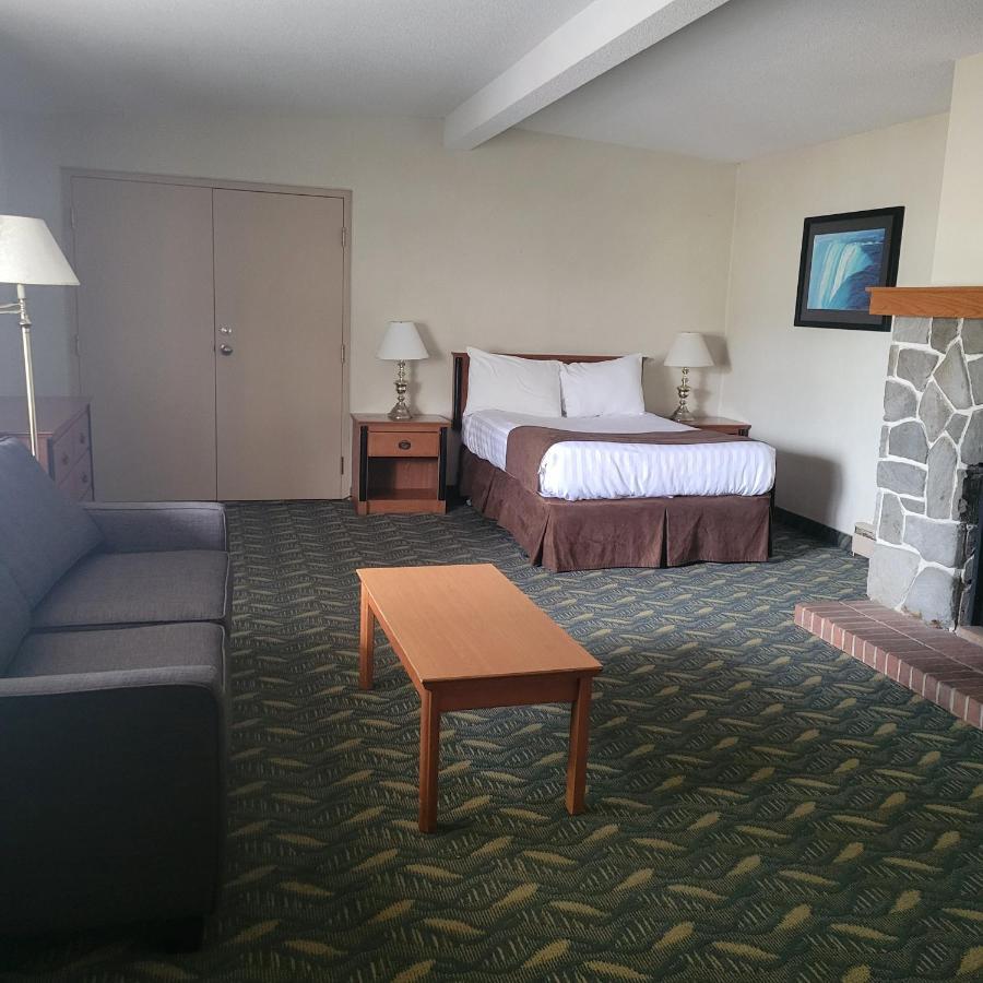 Travelodge By Wyndham Niagara Falls At The Falls Экстерьер фото