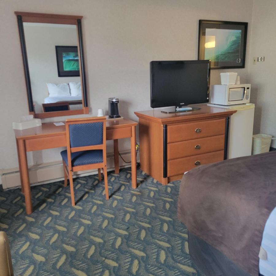 Travelodge By Wyndham Niagara Falls At The Falls Экстерьер фото