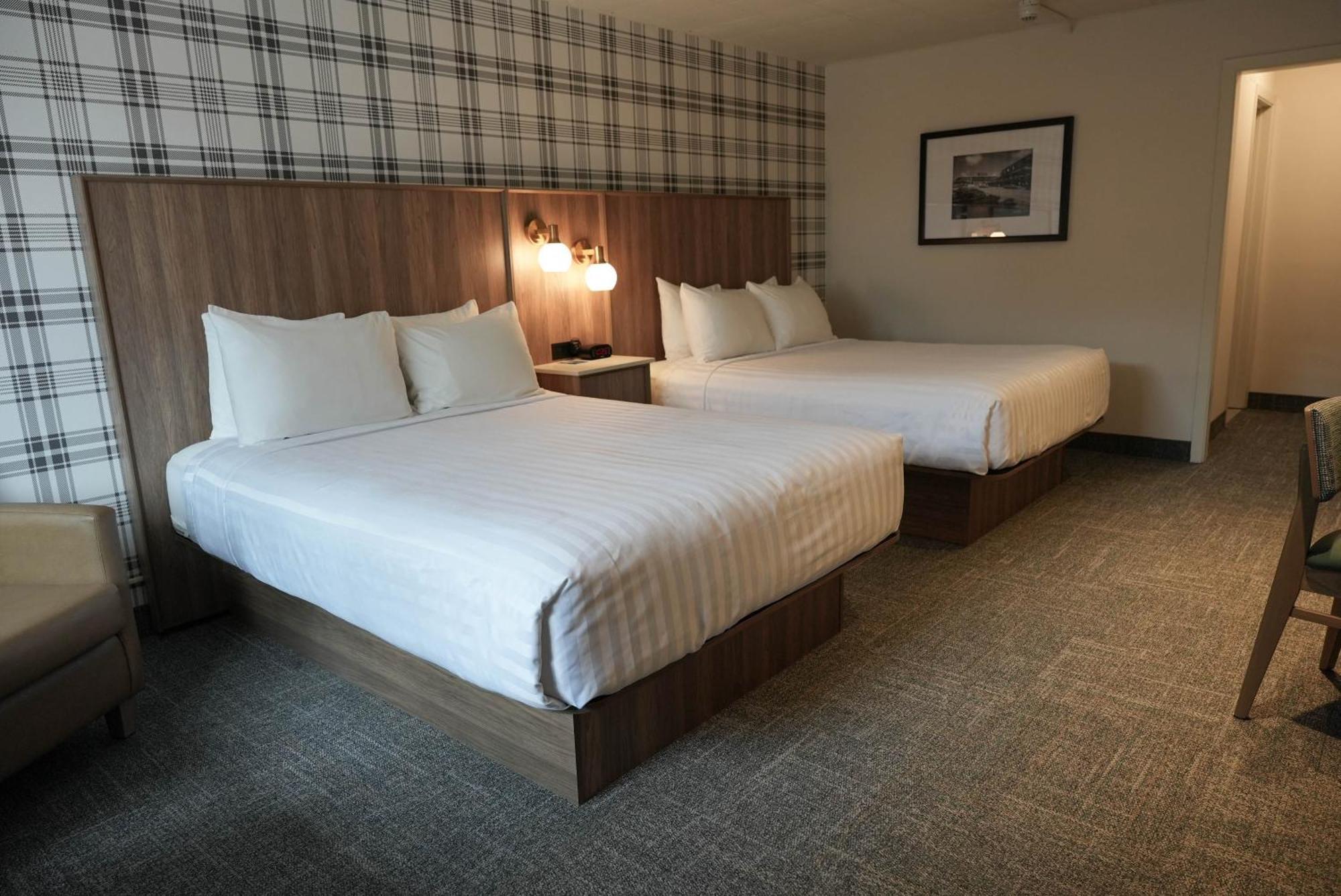 Travelodge By Wyndham Niagara Falls At The Falls Экстерьер фото