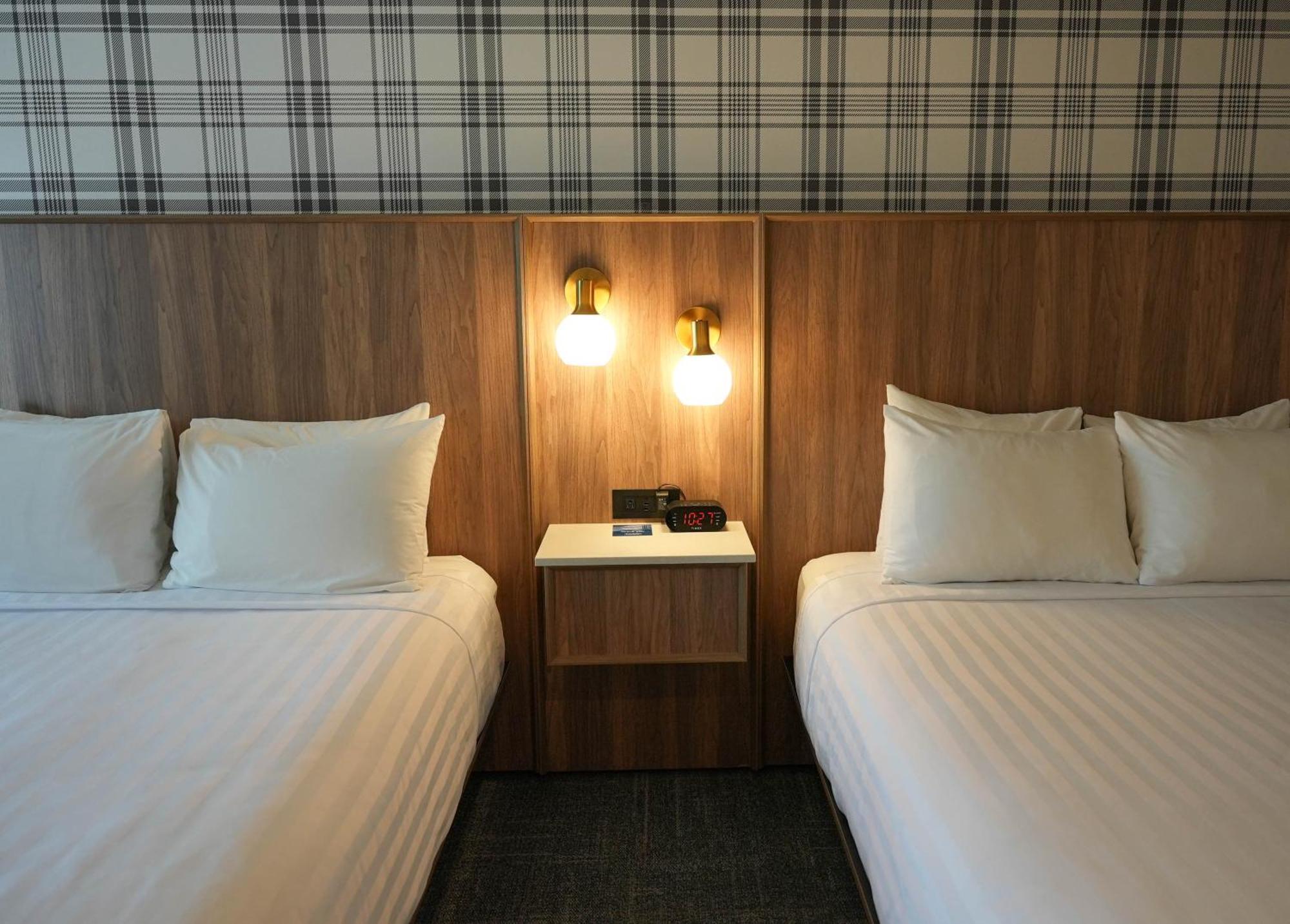 Travelodge By Wyndham Niagara Falls At The Falls Экстерьер фото