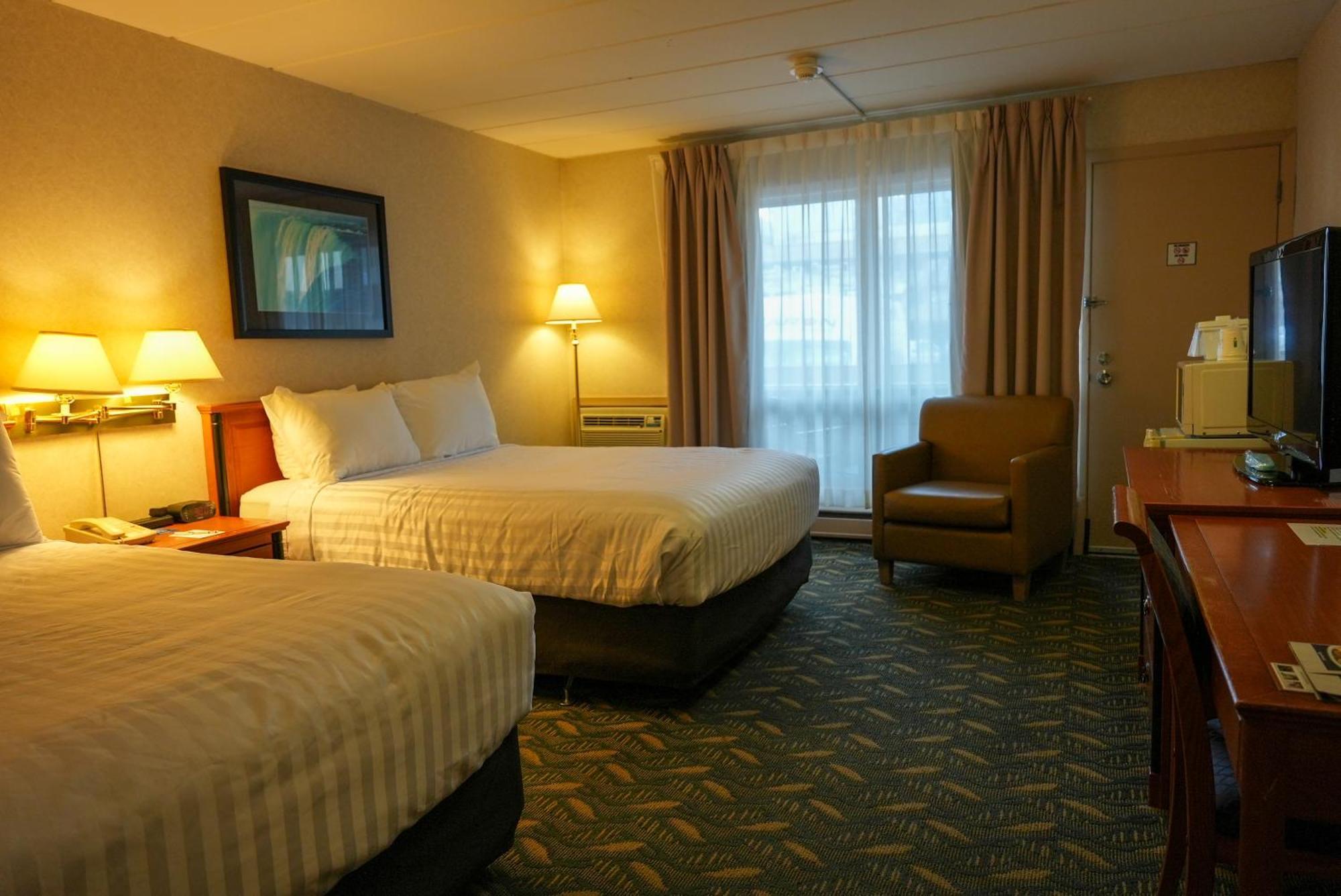 Travelodge By Wyndham Niagara Falls At The Falls Экстерьер фото