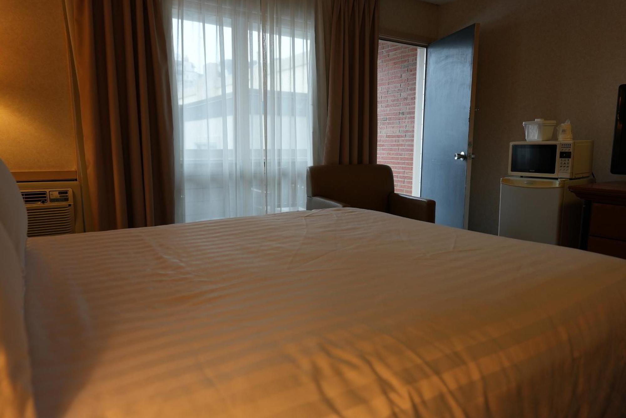 Travelodge By Wyndham Niagara Falls At The Falls Экстерьер фото