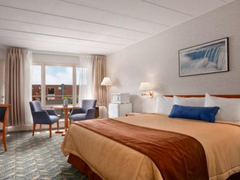 Travelodge By Wyndham Niagara Falls At The Falls Экстерьер фото