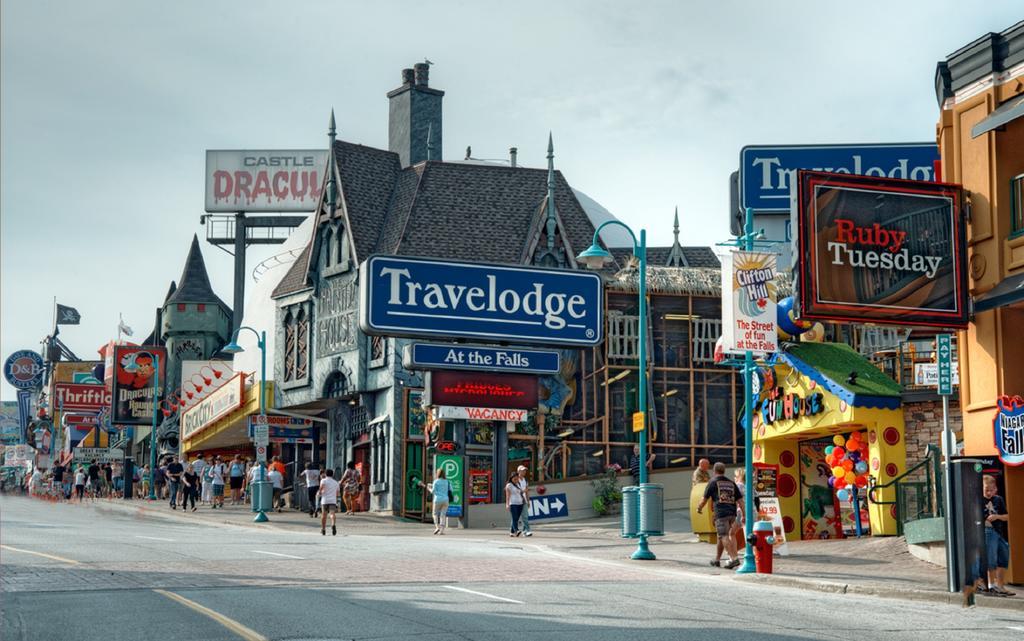 Travelodge By Wyndham Niagara Falls At The Falls Экстерьер фото